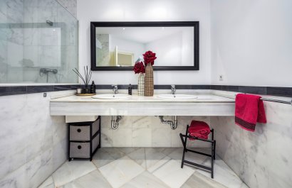 Resale - Villa - Marbella - Nueva Andalucía