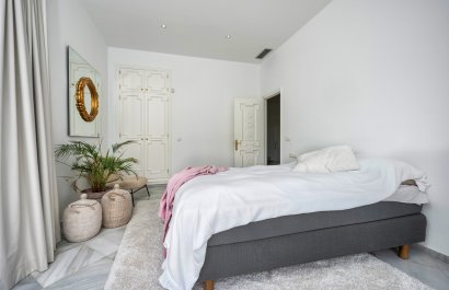 Resale - Villa - Marbella - Nueva Andalucía
