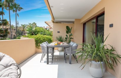 Resale - Apartment / flat - Estepoa - New Golden Mile