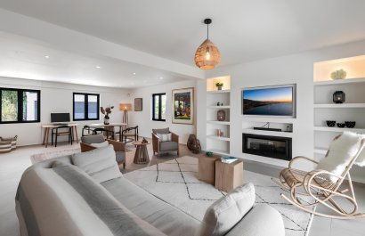 Resale - Villa - Estepoa - New Golden Mile