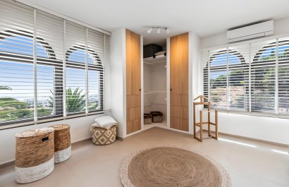 Resale - Villa - Estepoa - New Golden Mile