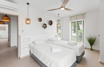 Resale - Villa - Estepoa - New Golden Mile