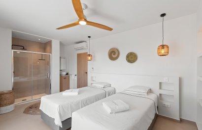 Resale - Villa - Estepoa - New Golden Mile