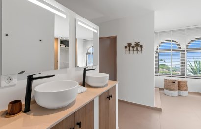 Resale - Villa - Estepoa - New Golden Mile