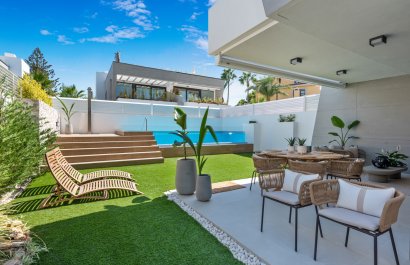 Resale - Villa - Marbella - Puerto Banús