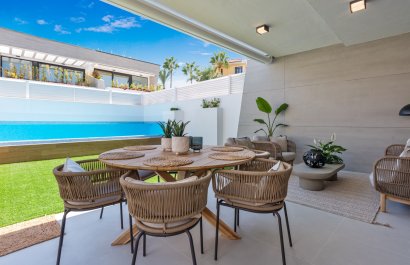 Resale - Villa - Marbella - Puerto Banús