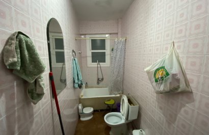 Resale - Apartment / flat - Sax