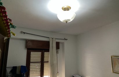 Resale - Apartment / flat - Sax