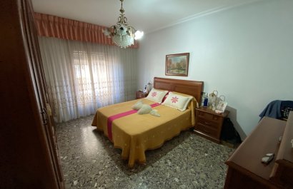 Resale - Apartment / flat - Sax