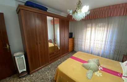 Resale - Apartment / flat - Sax