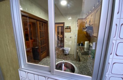 Resale - Apartment / flat - Sax