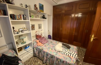 Resale - Apartment / flat - Sax