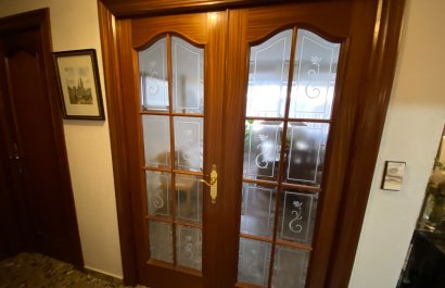 Resale - Apartment / flat - Sax