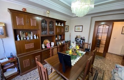 Resale - Apartment / flat - Sax