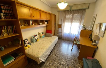 Resale - Apartment / flat - Sax