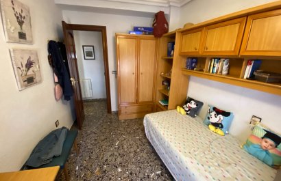 Resale - Apartment / flat - Sax