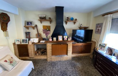 Resale - Apartment / flat - Sax