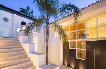 Resale - Villa - Marbella - Nueva Andalucía