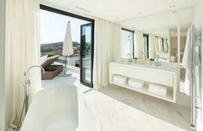 Resale - Villa - Marbella - Nueva Andalucía