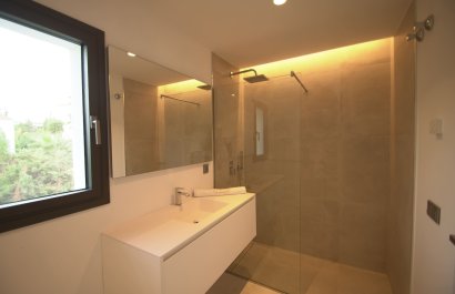 Resale - Villa - Marbella - Nueva Andalucía