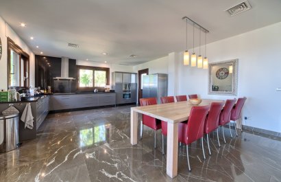 Resale - Villa - Estepoa - Los Flamingos