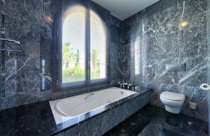 Resale - Villa - Estepoa - Los Flamingos