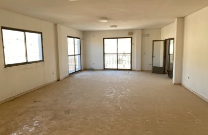 Resale - Townhouse / Duplex / Corner - Salinas