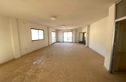 Resale - Townhouse / Duplex / Corner - Salinas