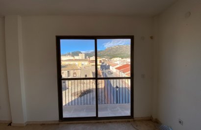 Resale - Townhouse / Duplex / Corner - Salinas