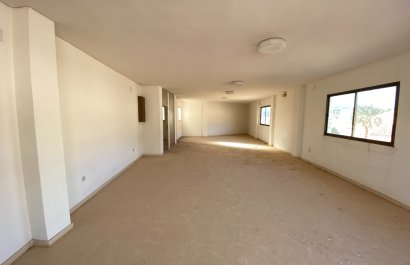 Resale - Townhouse / Duplex / Corner - Salinas