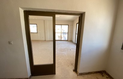 Resale - Townhouse / Duplex / Corner - Salinas