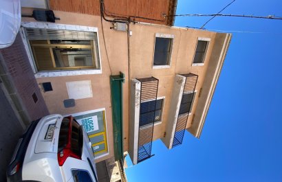Resale - Townhouse / Duplex / Corner - Salinas