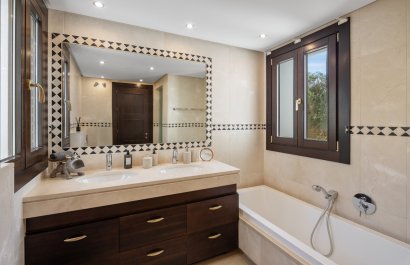 Resale - Villa - Benahavís - La Quinta