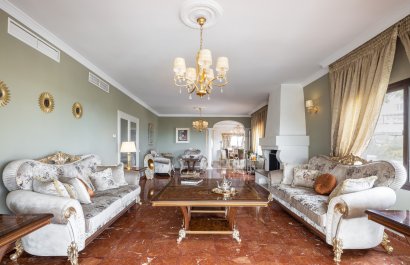 Resale - Villa - Estepoa - El Paraíso