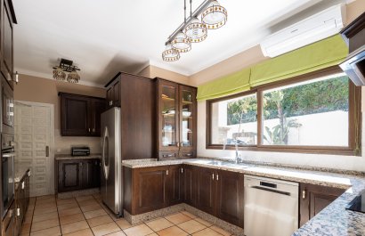 Resale - Villa - Estepoa - El Paraíso