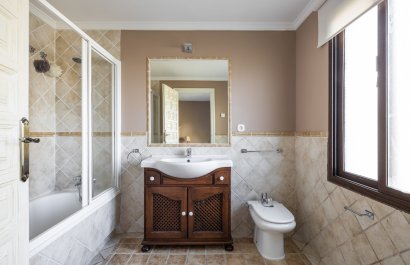 Resale - Villa - Estepoa - El Paraíso