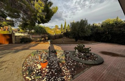 Resale - Villa - Elda