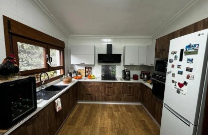 Resale - Villa - Elda