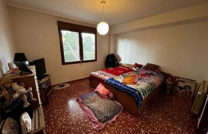 Resale - Villa - Elda