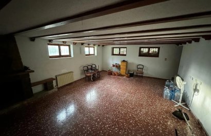 Resale - Villa - Elda