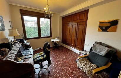 Resale - Villa - Elda