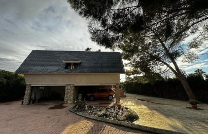 Resale - Villa - Elda