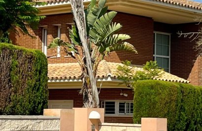 Resale - Villa - Benidorm