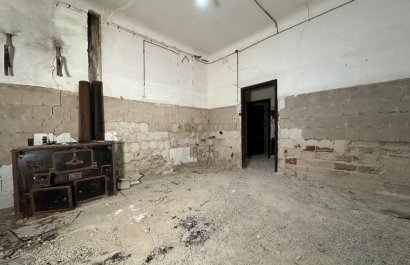 Resale - Townhouse / Duplex / Corner - Blanca