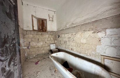 Resale - Townhouse / Duplex / Corner - Blanca