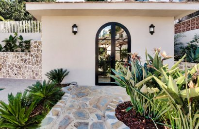 Resale - Villa - Marbella - Nueva Andalucía