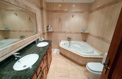 Reventa - Townhouse / Duplex - Algueña