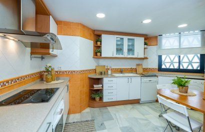 Resale - Apartment / flat - Marbella - Puerto Banús