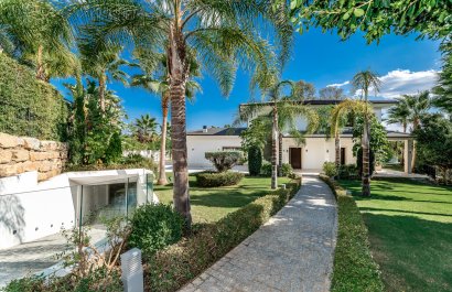Resale - Villa - Marbella - Nueva Andalucía