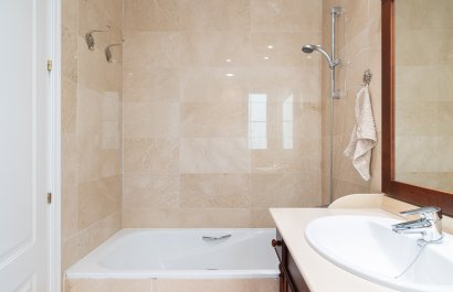 Resale - Apartment / flat - Benahavís - Los Arqueros